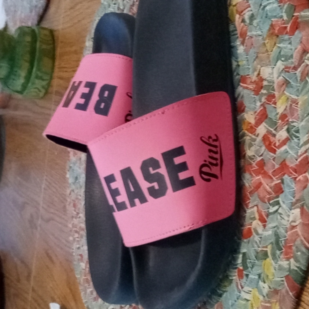 Pink VS flops - Picture 2 of 4